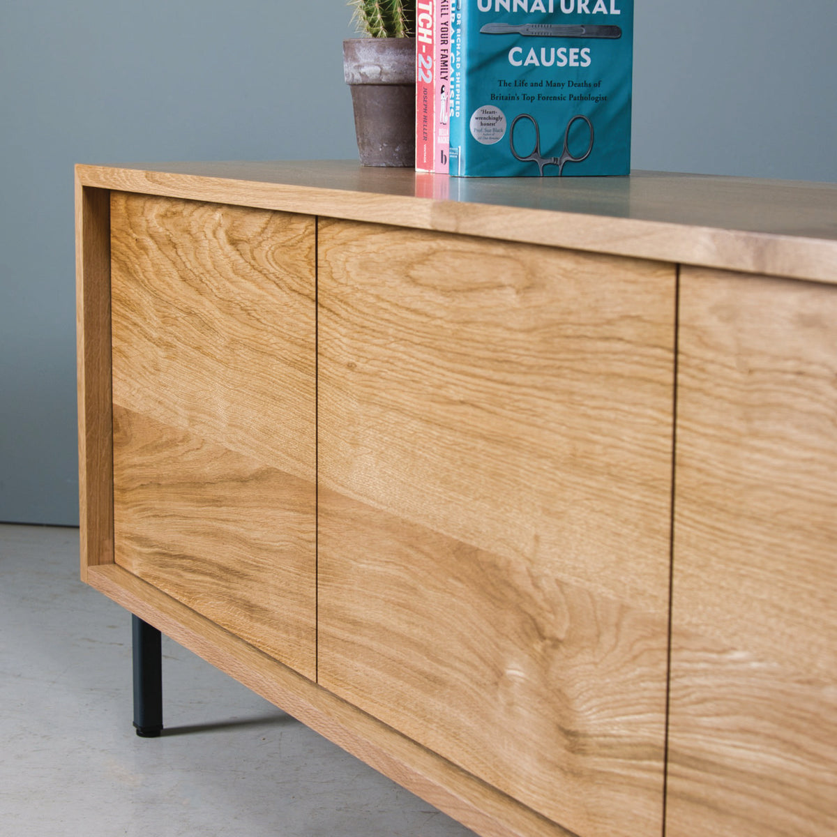 Handleless Oak TV Unit, Heko
