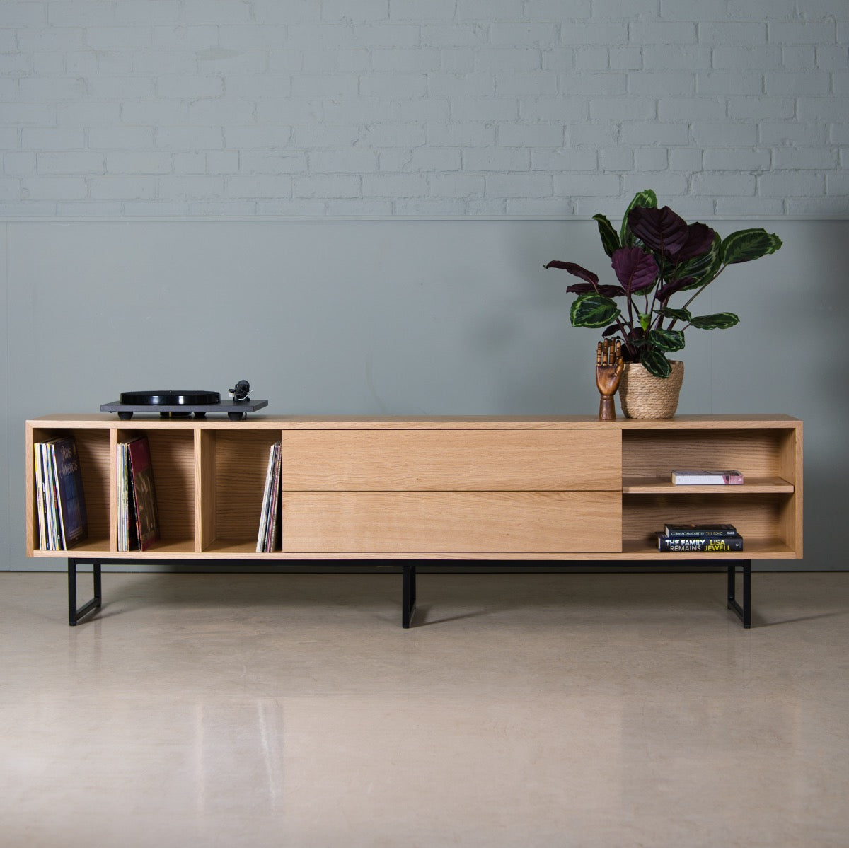 Oak Record Player Cabinet, Arte