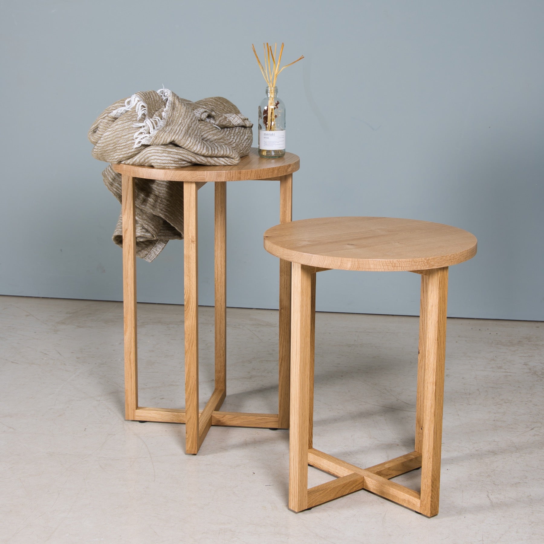 Round Side Table, Lief
