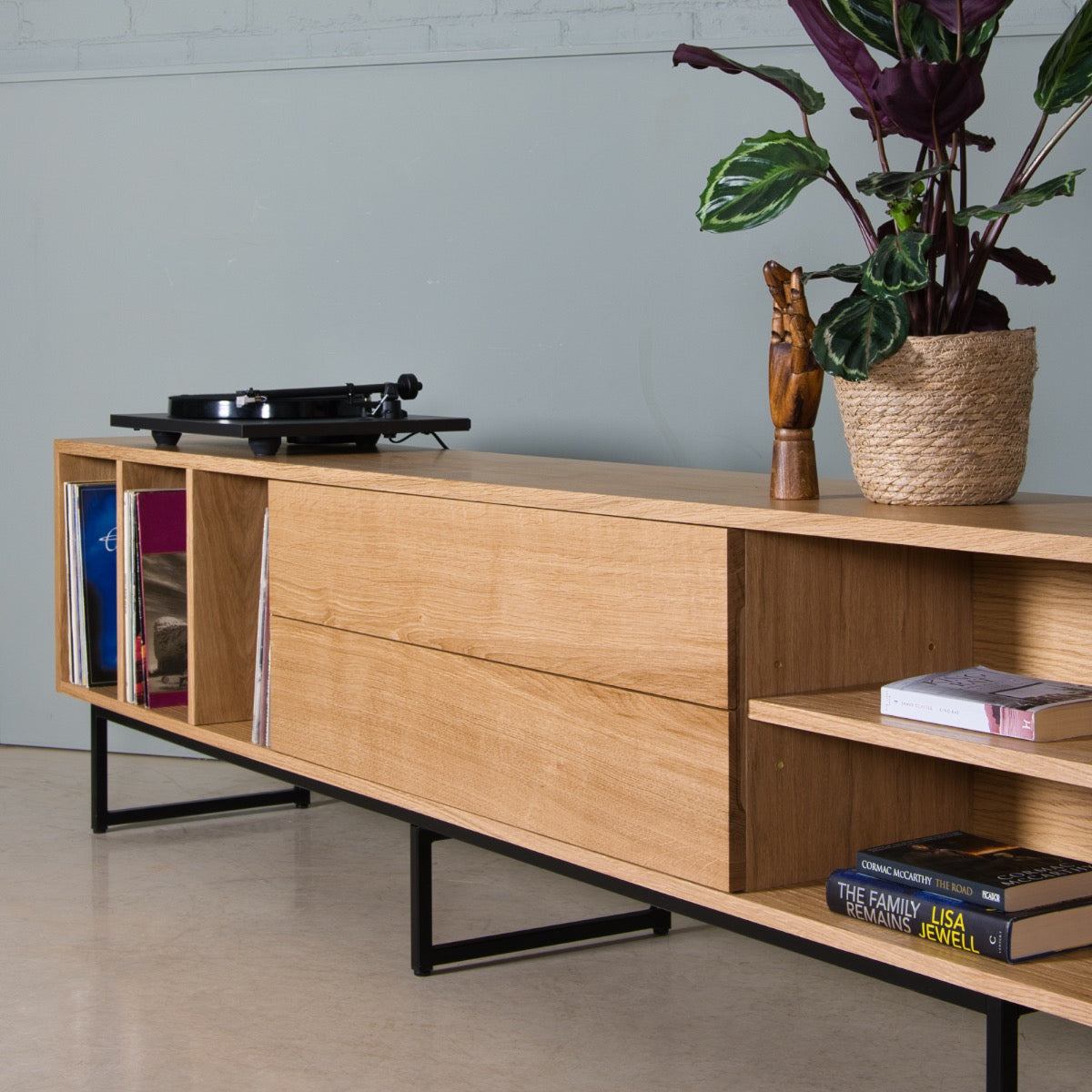 Oak Record Player Cabinet, Arte