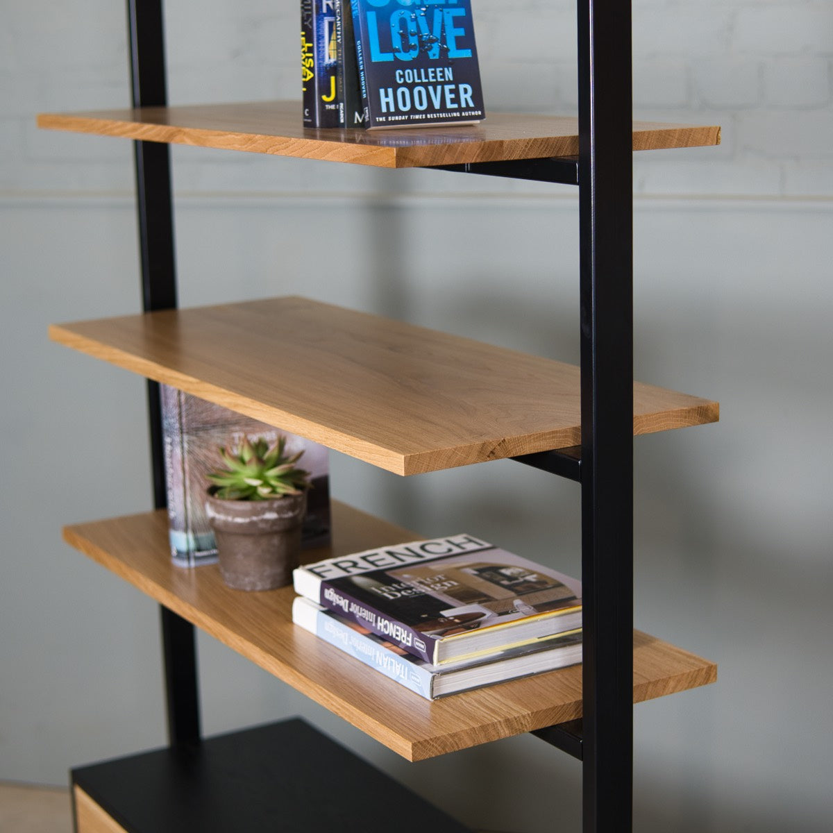 Black Oak Bookshelf, Quin