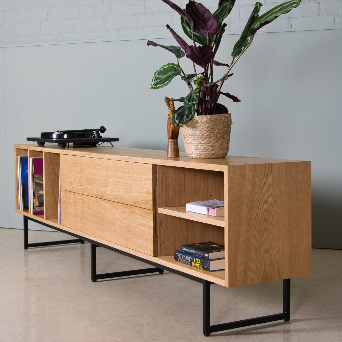 Oak Record Player Cabinet, Arte