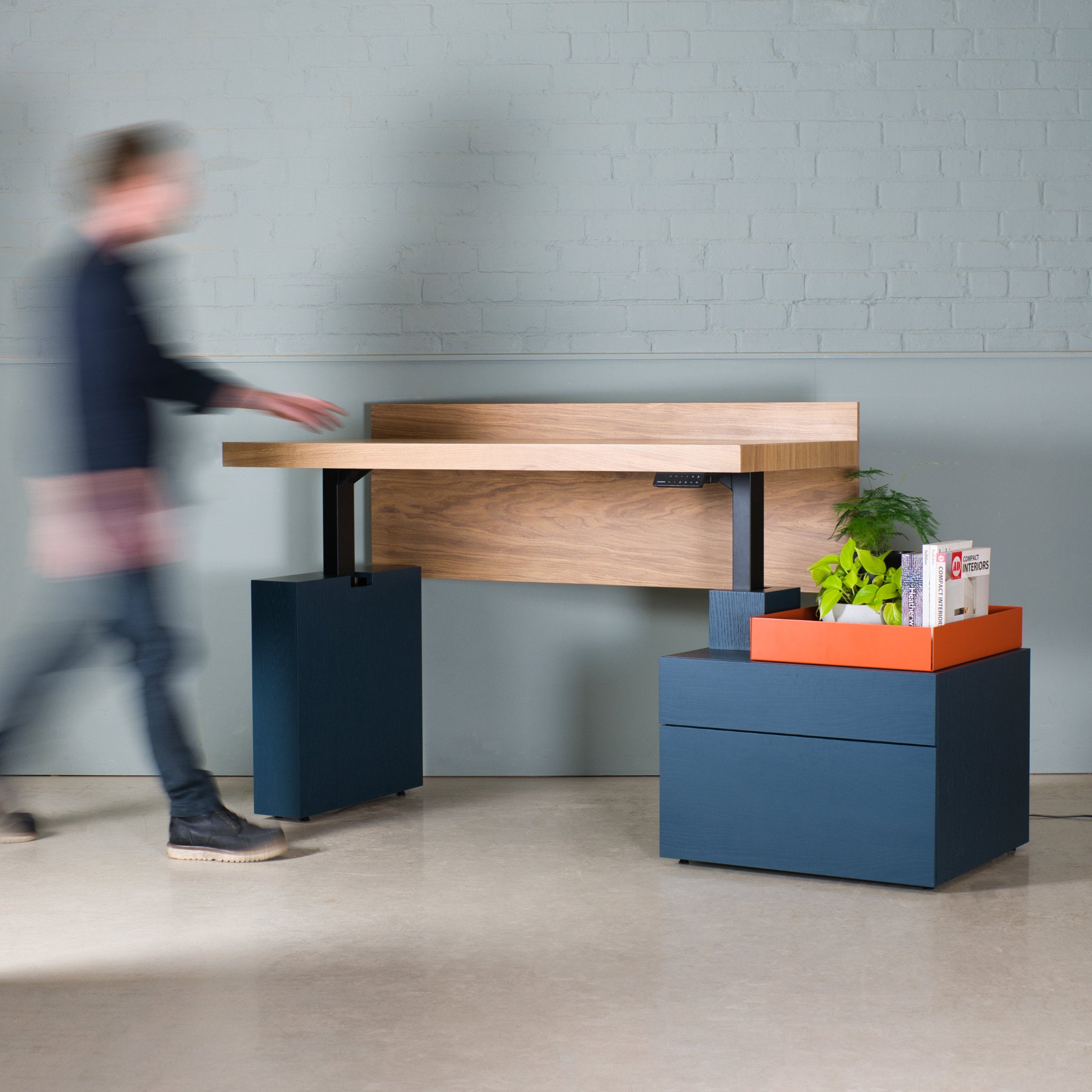 Oak Sit-Stand Desk, Raze