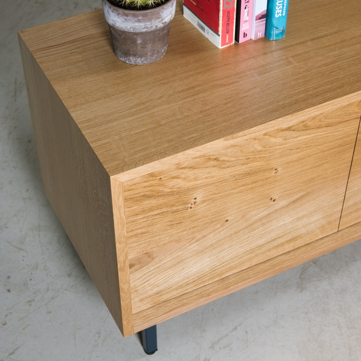 Oak TV Bench, Heko