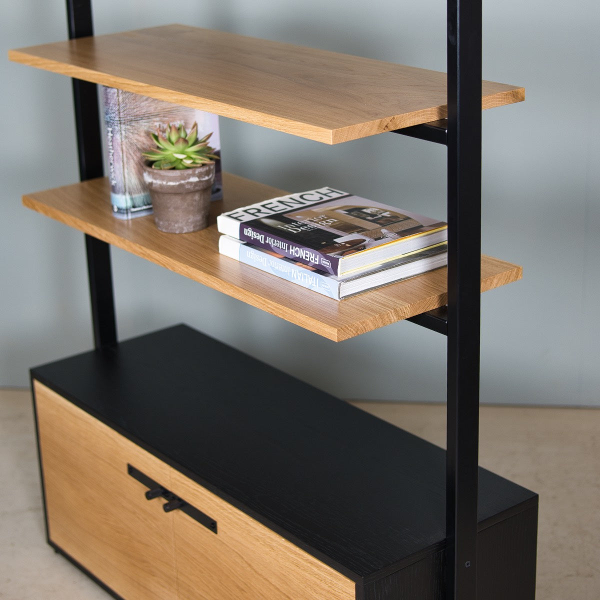 Black Oak Bookshelf, Quin