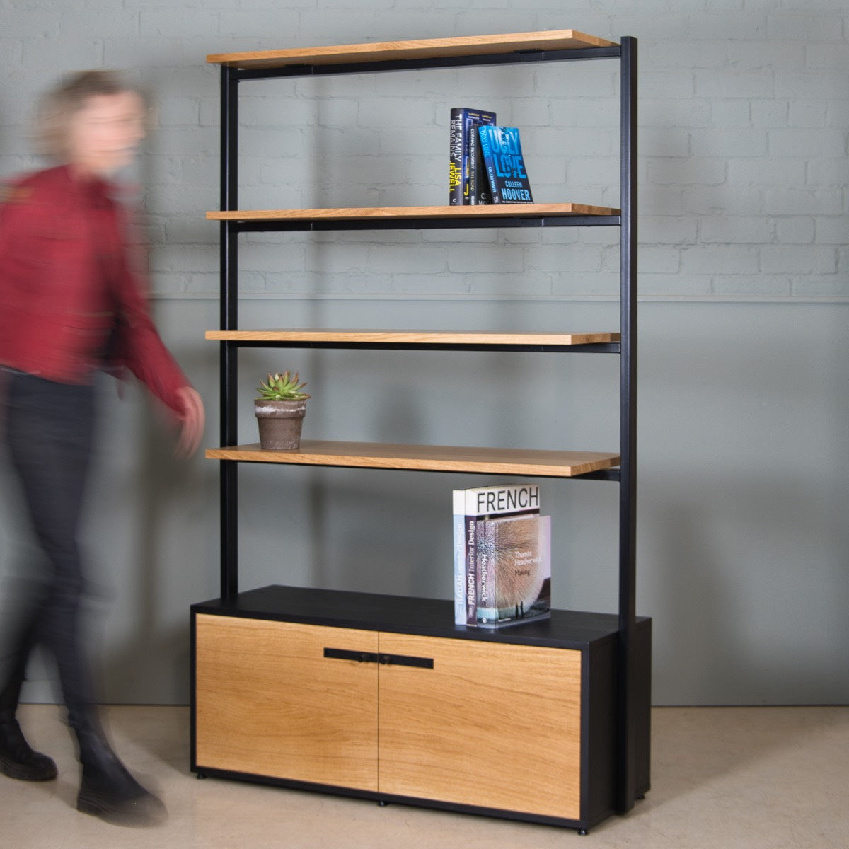 Black Oak Bookshelf, Quin