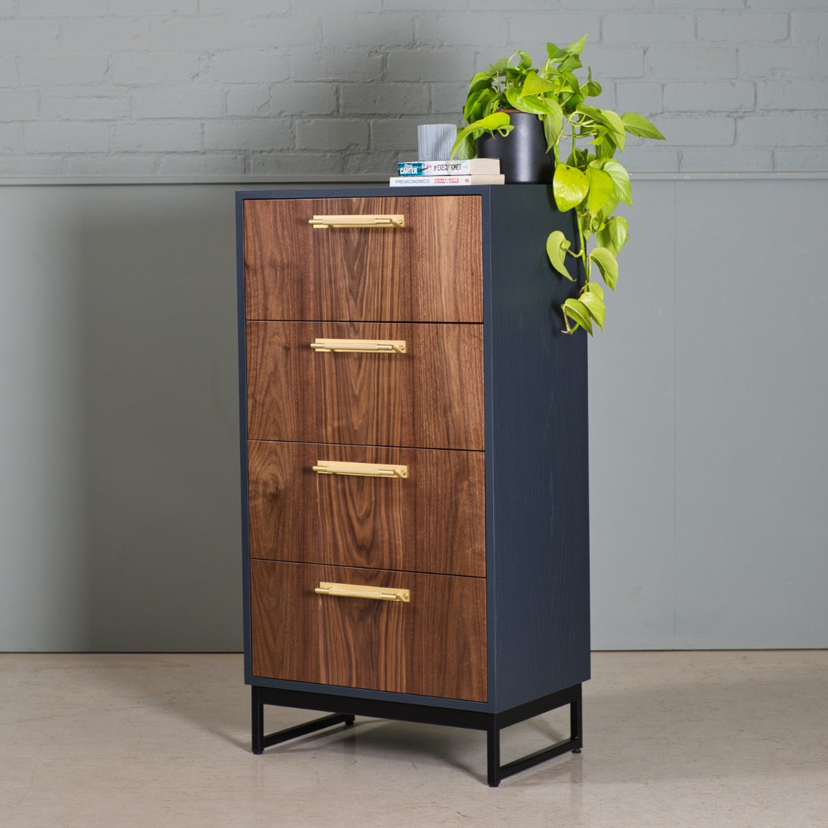 Tall Chest of Drawers, Alto