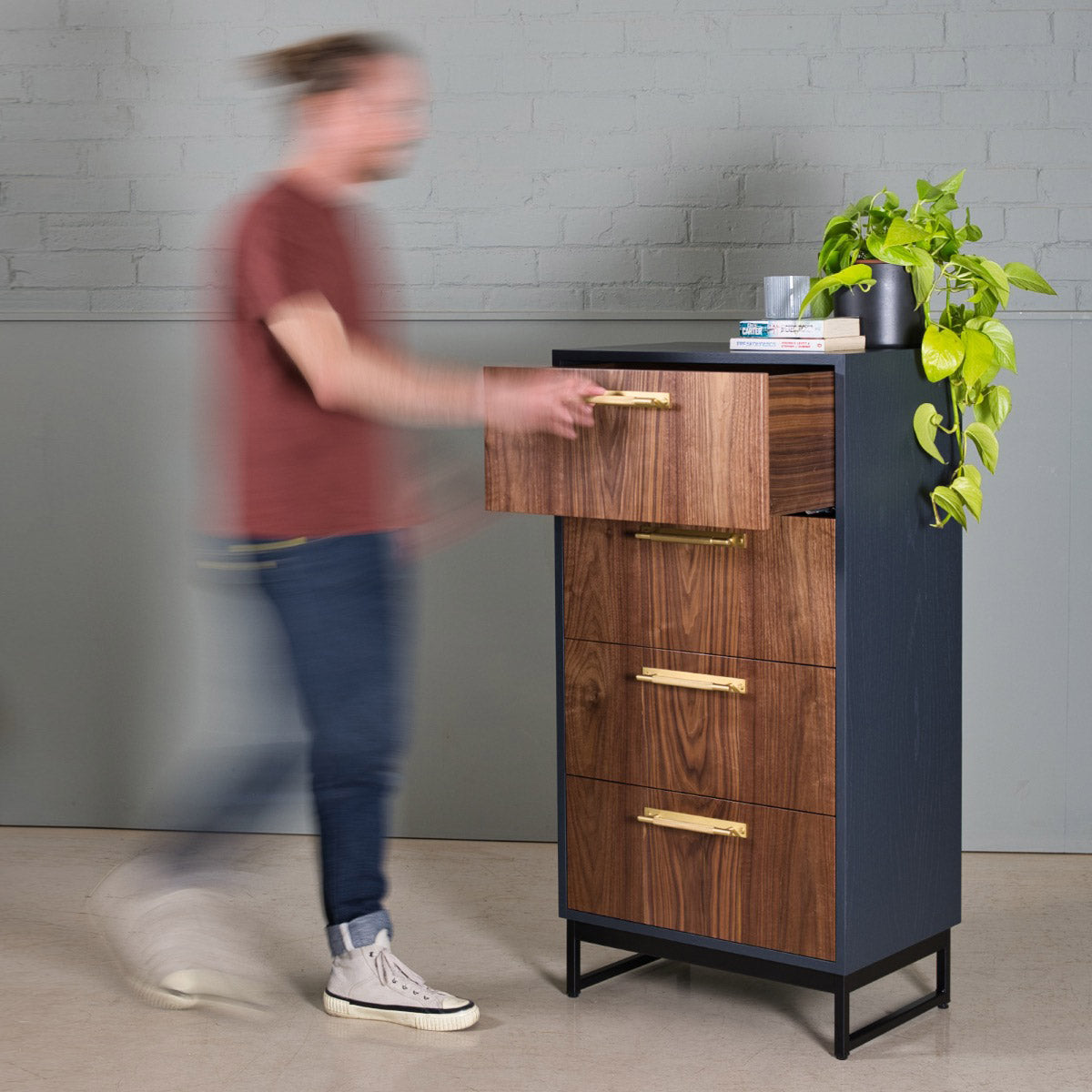 Tall Chest of Drawers, Alto