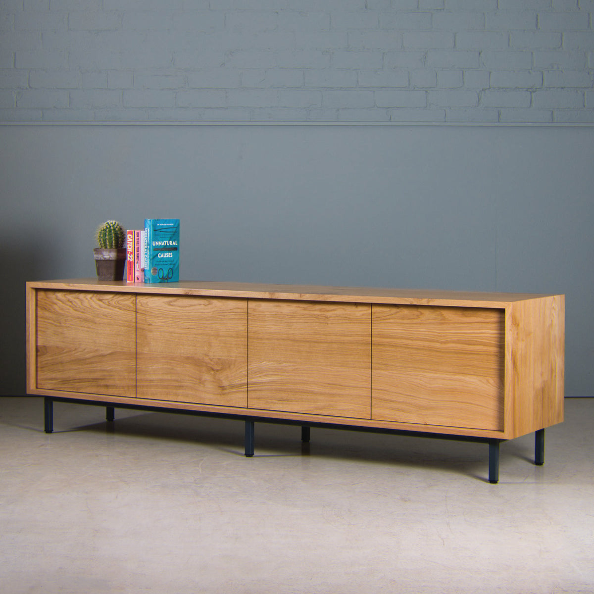Handleless Oak TV Unit, Heko